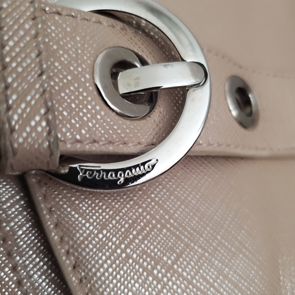 Salvatore Ferragamo Gancini Handbag. - Picture 6 of 16